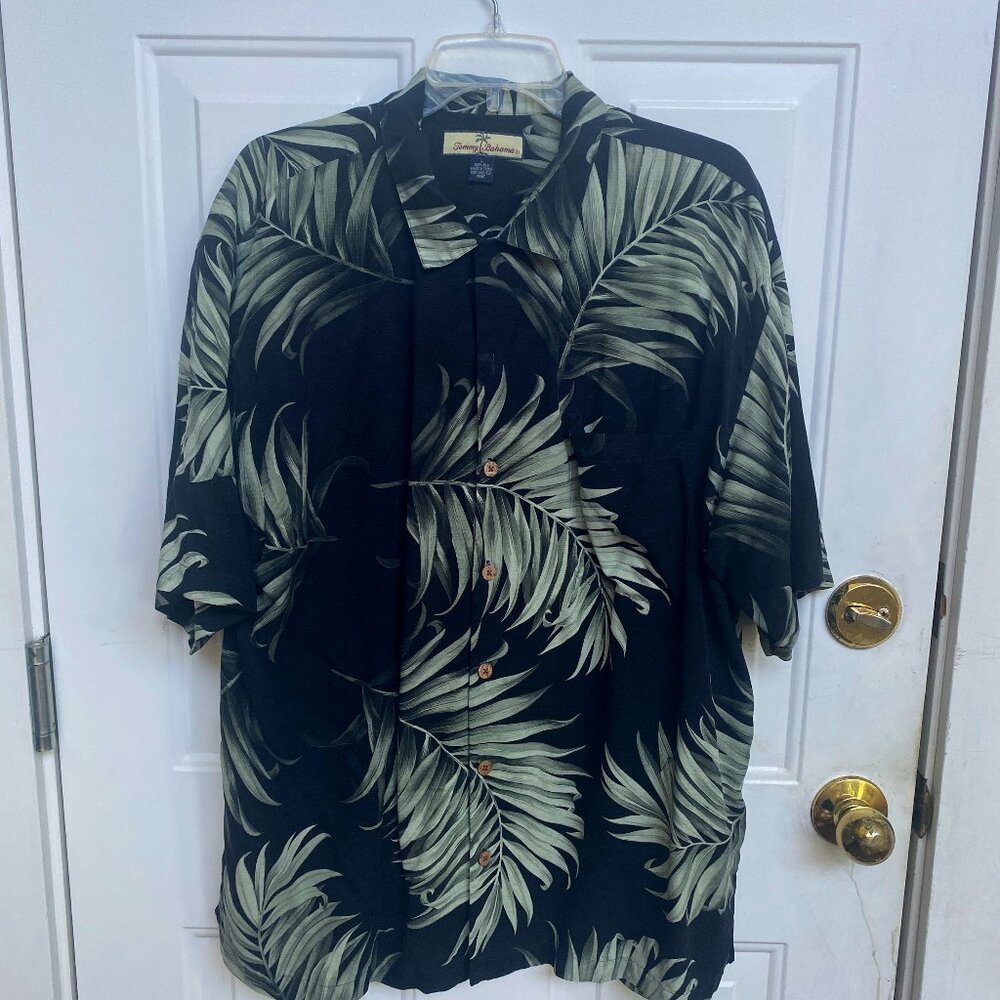 Tommy Bahama Shirt Men’s L Black Green Floral Tropical Short Sleeve Button Down